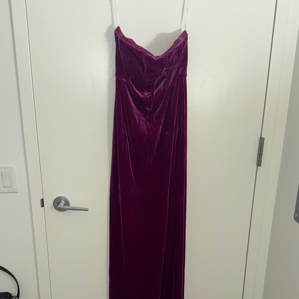 Elegant Velvet Evening Dress in Rich Purple - Picture 5 of 8